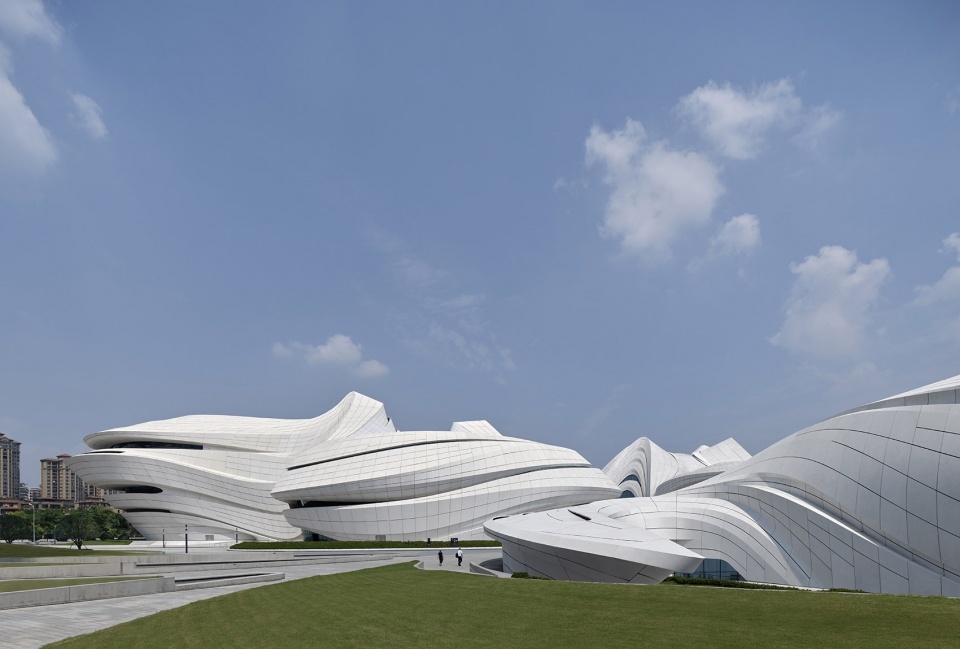 001_changsha_meixihu_international_culture_arts_centre_by_zaha_hadid_architects_960x649.jpg